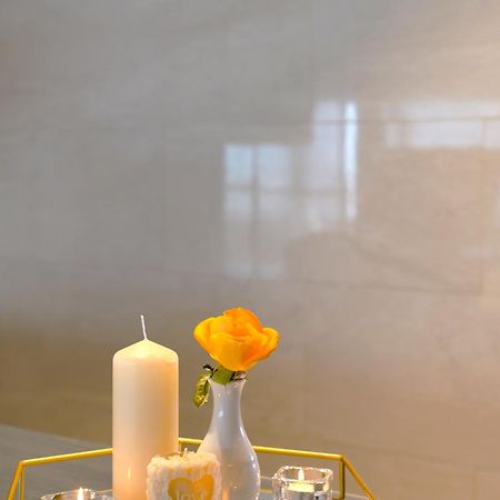 モーベンピック ホテル スファックス エクステリア 写真 Candle and rose at the memorial service for victims of the 2011 Christchurch earthquake