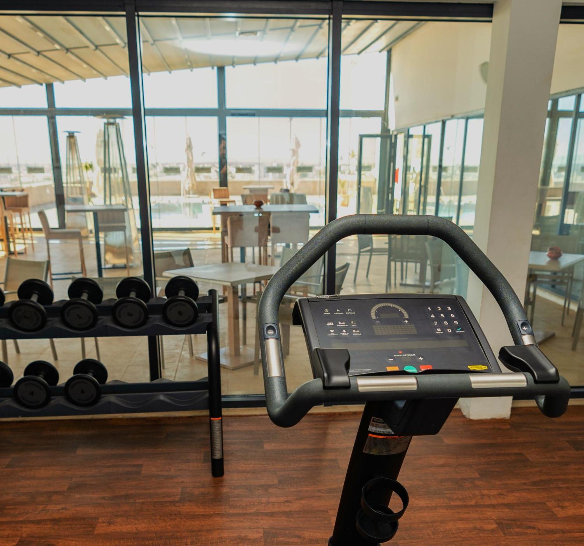 モーベンピック ホテル スファックス エクステリア 写真 The gym at the hotel