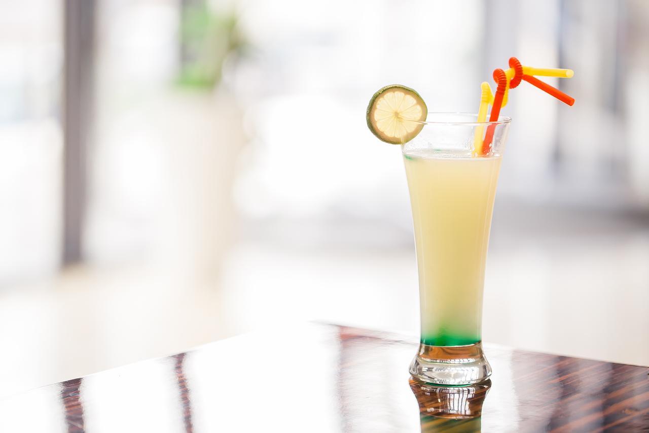 モーベンピック ホテル スファックス エクステリア 写真 A layered lemonade