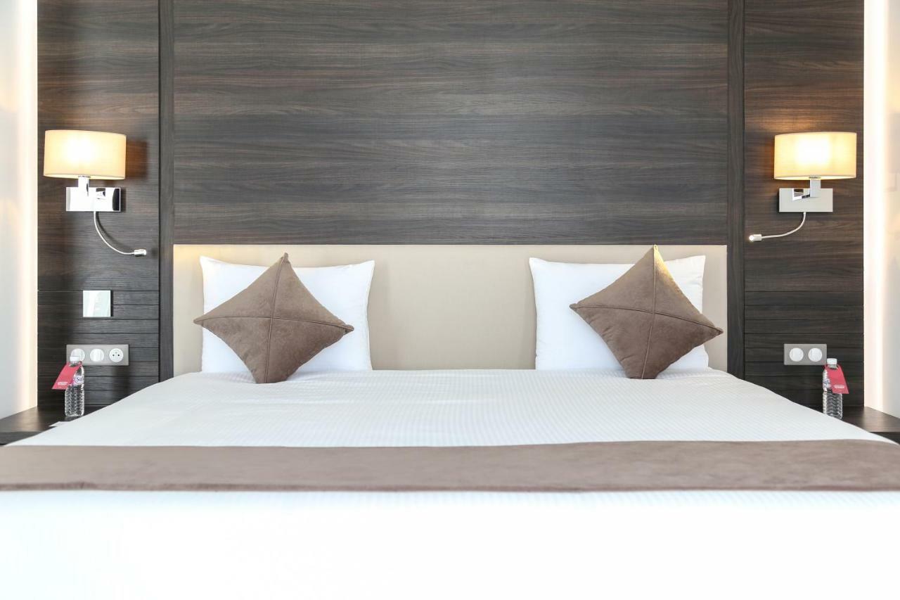 モーベンピック ホテル スファックス エクステリア 写真 A bed