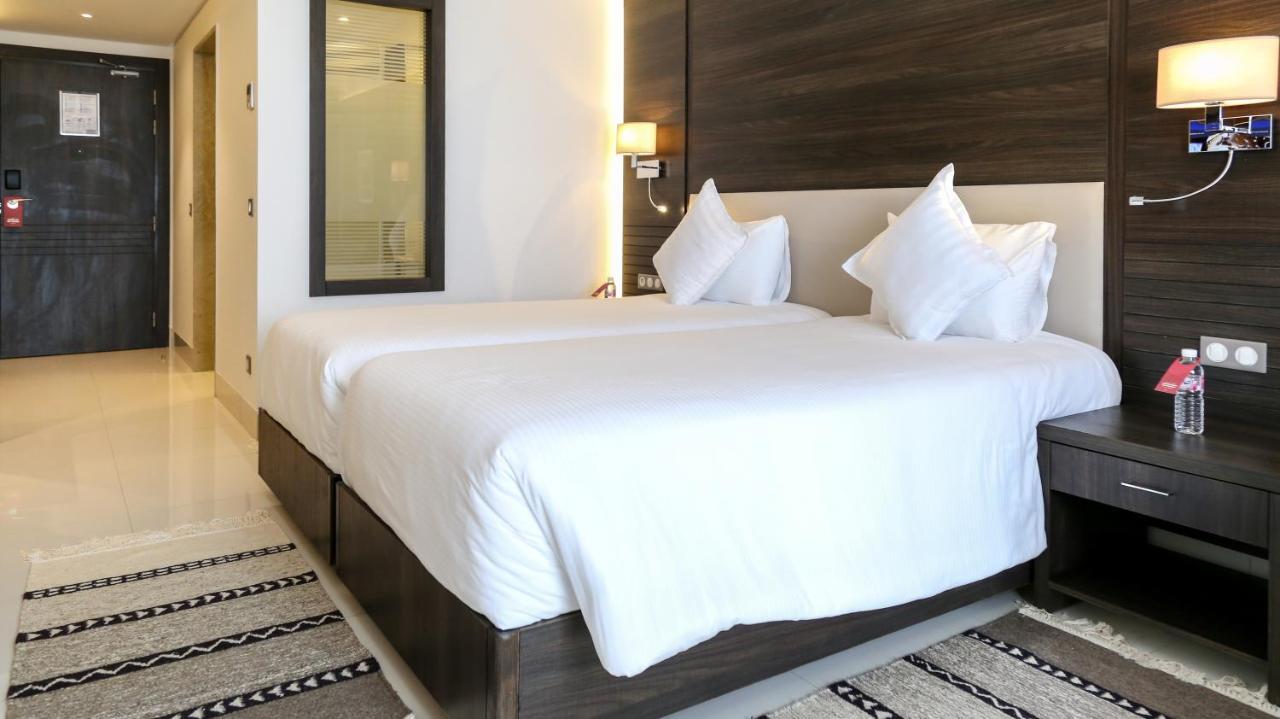 モーベンピック ホテル スファックス エクステリア 写真 A bedroom at the hotel